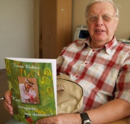 Erikos Straigytės nuotraukoje: žurnalistas, aktyvus LŽS Senjorų klubo narys, knygos “Kas, mergaite, tau dainuos?” autorius maloniai kviečia kolegas į knygos sutiktuves Erikos Straigytės nuotraukoje: žurnalistas, aktyvus LŽS Senjorų klubo narys, knygos “Kas, mergaite, tau dainuos?” autorius maloniai kviečia kolegas į knygos sutiktuves